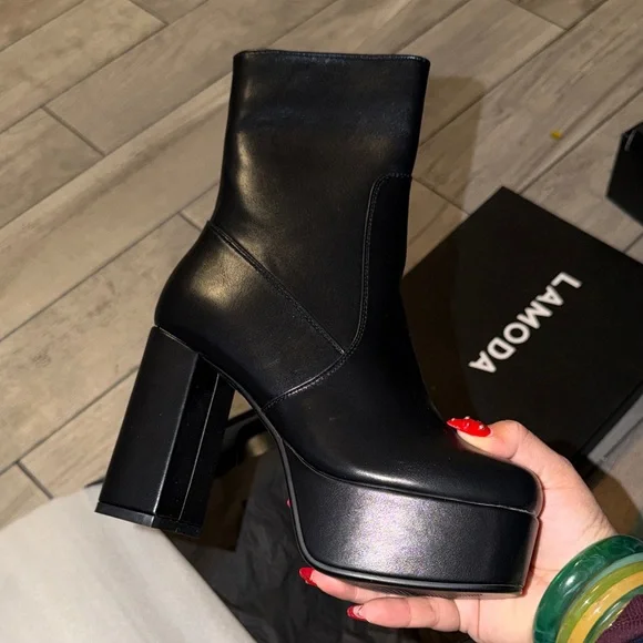 Moda Black Heeled Boots - Picture 4 of 7